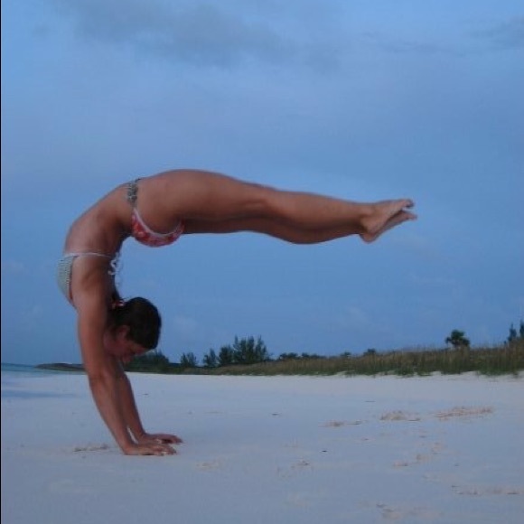 Meet your Posher, Wife, mom, buyer, seller. 😁 - Picture 2 of 8